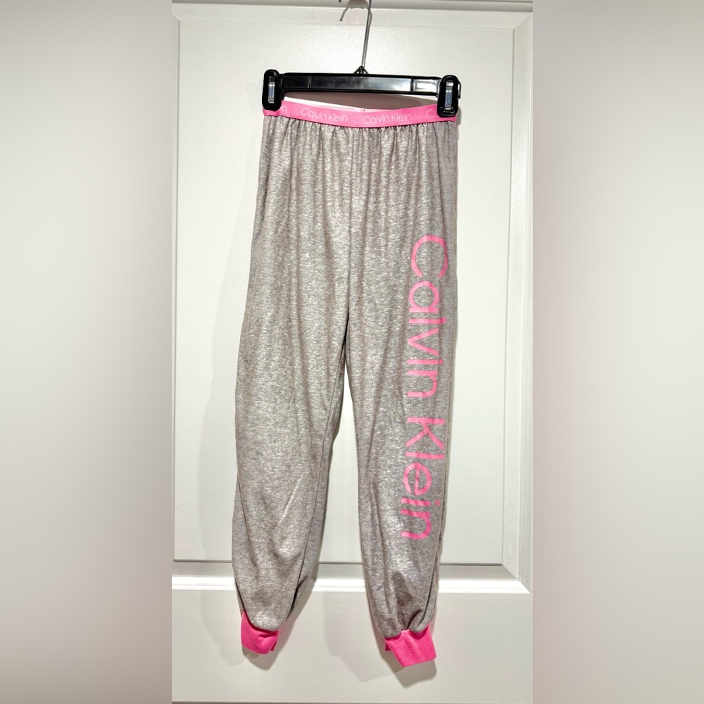 Girls lightweight Heather gray pajama pants. Size 10/12. Like new! Cuffed ankle